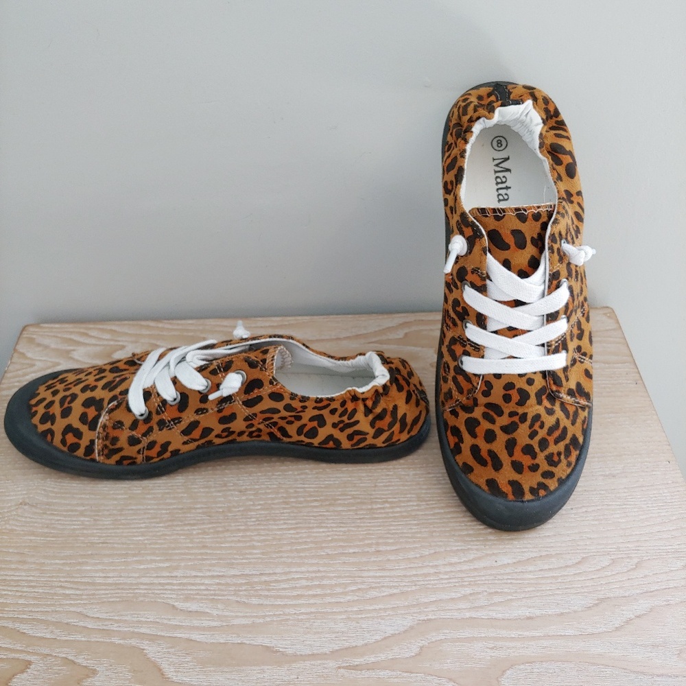 Shoes - Picture 2 of 4